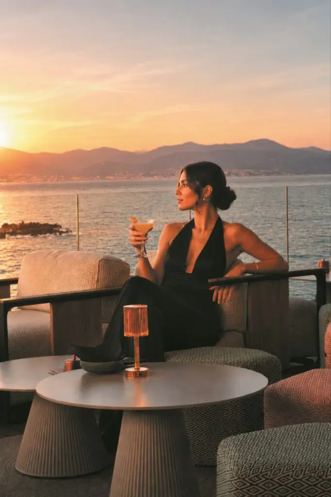 MAISON DE BACON DEVOILE SA NOUVELLE EXPERIENCE ROOF TOP FACE A LA MEDITERRANEE